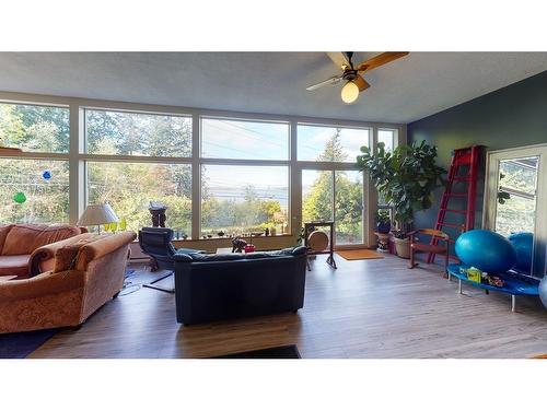 5330 Snodgrass Road, Sechelt, BC 