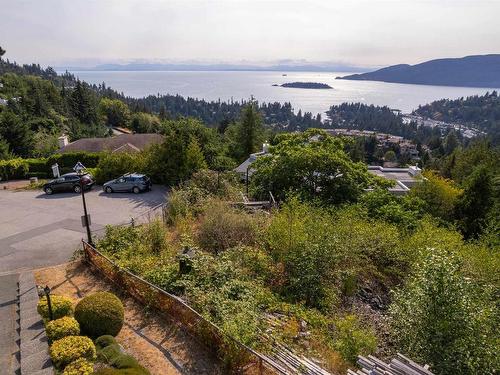 4783 Westwood Place, West Vancouver, BC 