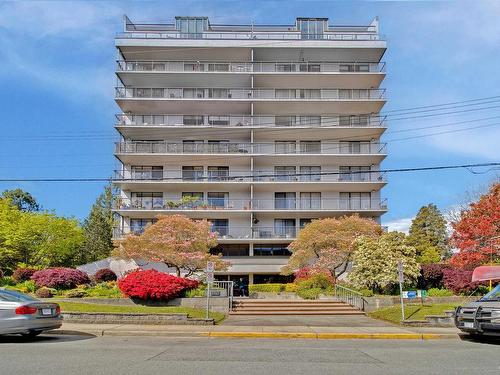 903 1745 Esquimalt Avenue, West Vancouver, BC 