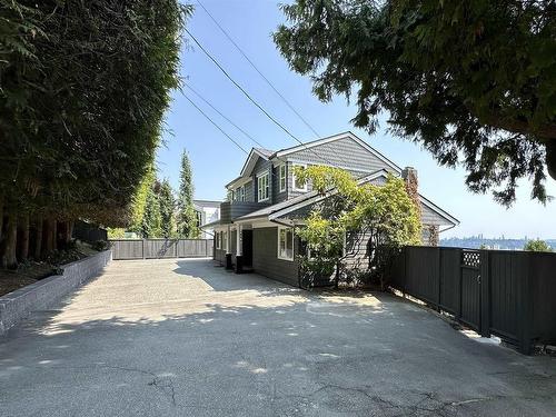 2390 Palmerston Avenue, West Vancouver, BC 