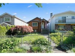 3342 E 1ST AVENUE  Vancouver, BC V5M 1B9