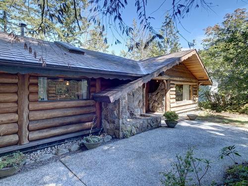 9862 Wescan Road, Halfmoon Bay, BC 