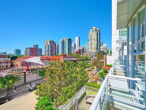 Th E 1199 Marinaside Crescent, Vancouver, BC 