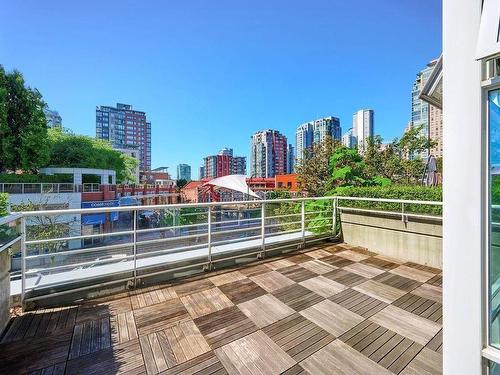 Th E 1199 Marinaside Crescent, Vancouver, BC 