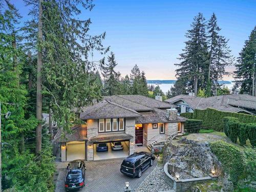 3930 Bayridge Avenue, West Vancouver, BC 