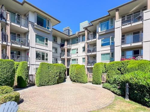 320 4728 Dawson Street, Burnaby, BC 