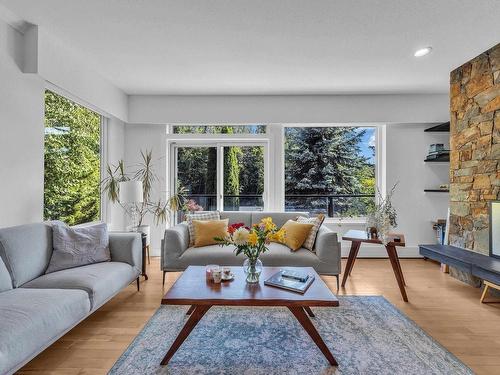 4757 Woodgreen Drive, West Vancouver, BC 