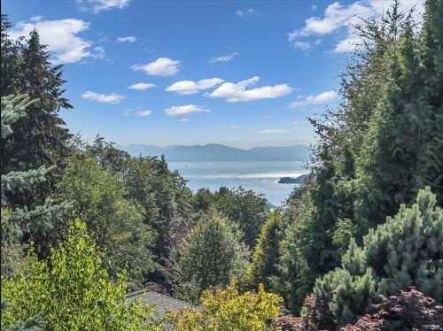 4757 Woodgreen Drive, West Vancouver, BC 