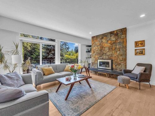 4757 Woodgreen Drive, West Vancouver, BC 