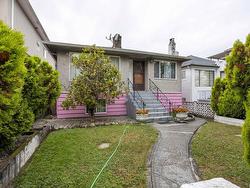 4852 ARGYLE STREET  Vancouver, BC V5N 3Y1