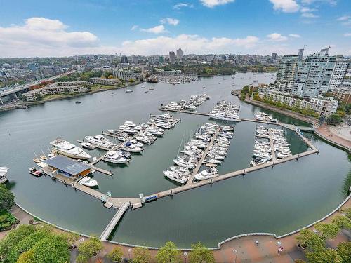 2702 1067 Marinaside Crescent, Vancouver, BC 