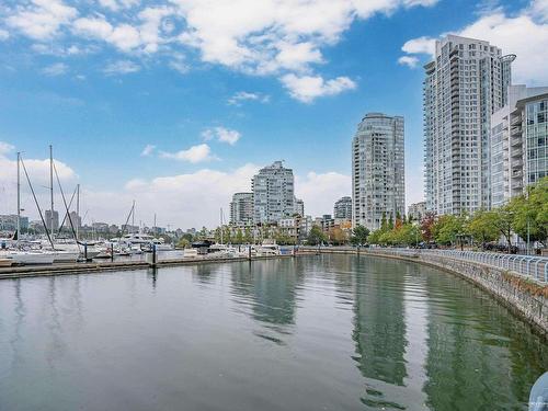 2702 1067 Marinaside Crescent, Vancouver, BC 