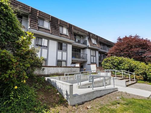 206 275 W 2Nd Street, North Vancouver, BC 