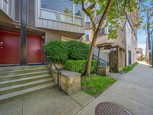 690 W 6Th Avenue, Vancouver, BC 