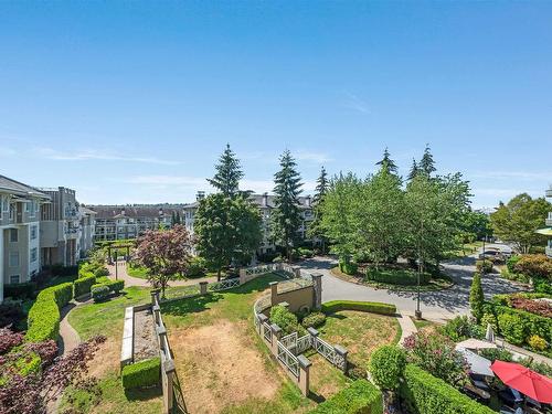 425 3600 Windcrest Drive, North Vancouver, BC 