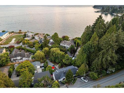 4497 Ross Crescent, West Vancouver, BC 