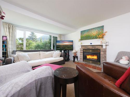 6467 Raleigh Street, West Vancouver, BC 