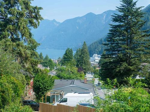 6467 Raleigh Street, West Vancouver, BC 