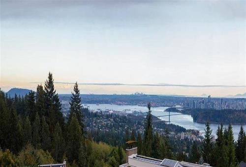 2585 Westhill Way, West Vancouver, BC 