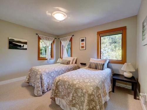 5950 Tillicum Bay Road, Sechelt, BC 