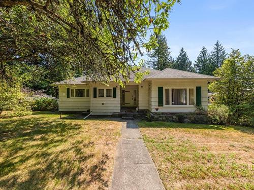 709 Westmoreland Crescent, North Vancouver, BC 