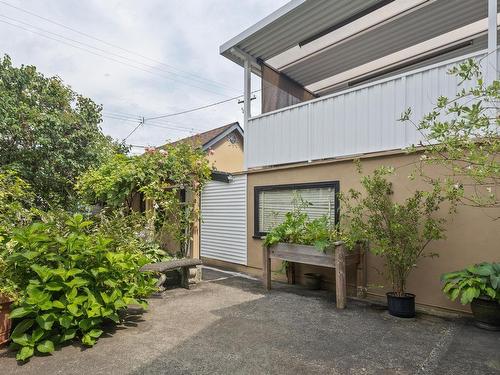 2047 Mannering Avenue, Vancouver, BC 