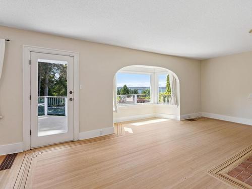 1028 Clyde Avenue, West Vancouver, BC 