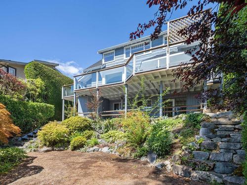 1028 Clyde Avenue, West Vancouver, BC 