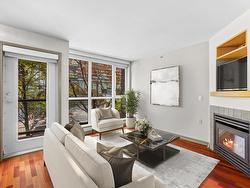 1084 HORNBY STREET  Vancouver, BC V6Z 1V6