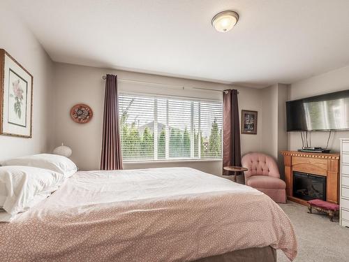 5688 Louise Way, Sechelt, BC 