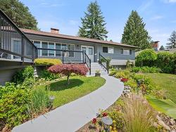 638 ELSTREE PLACE  North Vancouver, BC V7N 2Y3