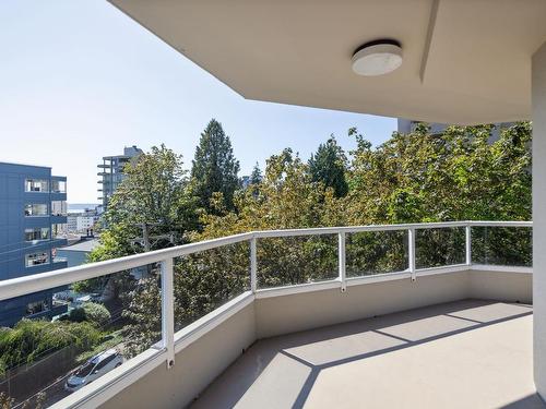 4 1717 Duchess Avenue, West Vancouver, BC 