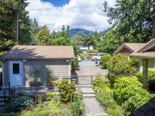 1847 Larson Road, North Vancouver, BC 