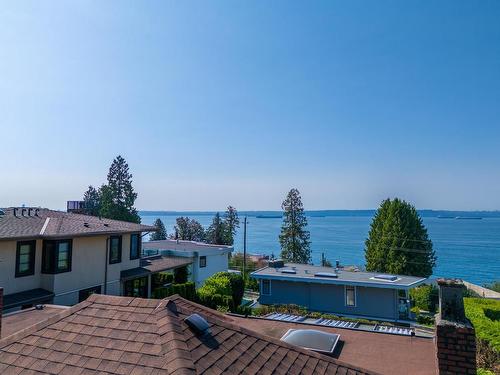 2612 Marine Drive, West Vancouver, BC 