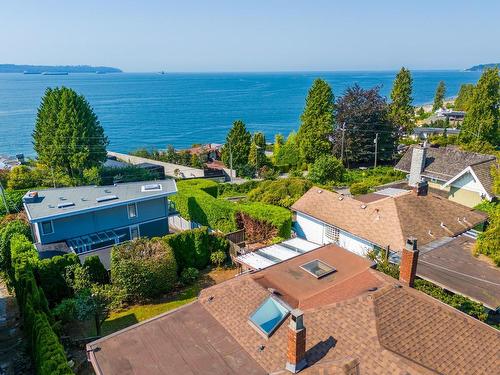 2612 Marine Drive, West Vancouver, BC 