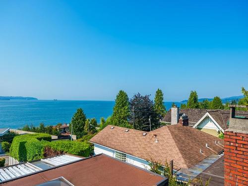 2612 Marine Drive, West Vancouver, BC 