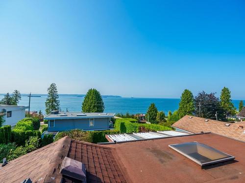 2612 Marine Drive, West Vancouver, BC 