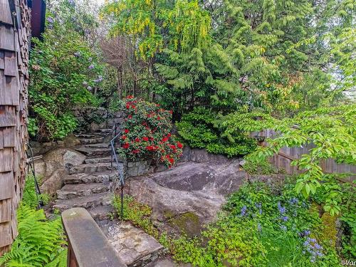 4541 Stonehaven Avenue, North Vancouver, BC 