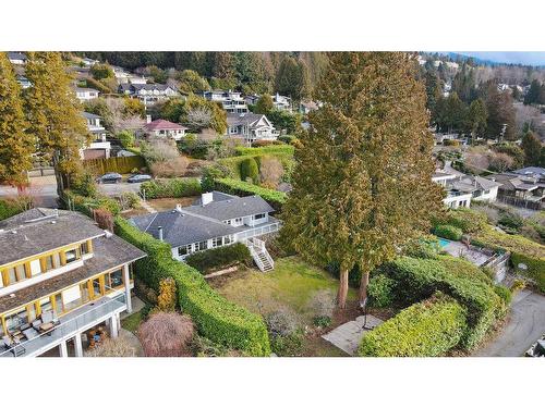 2580 Queens Avenue, West Vancouver, BC 