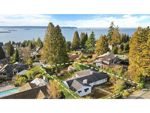 2580 Queens Avenue, West Vancouver, BC 