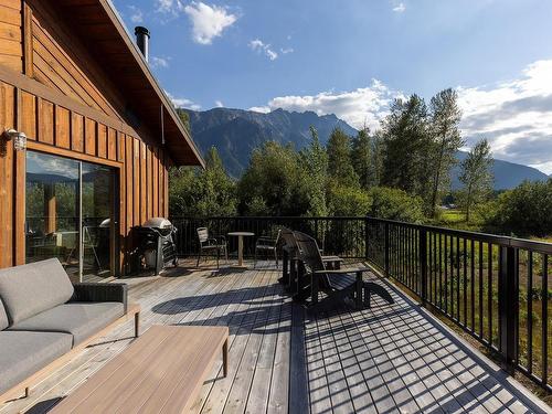 7320 Macrae Road, Pemberton, BC 