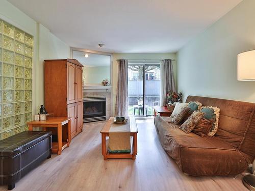 15 888 W 16Th Street, North Vancouver, BC 