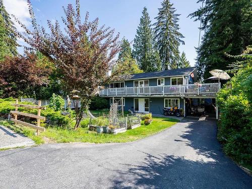 1025 Clements Avenue, North Vancouver, BC 