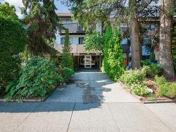 114 175 E 4TH STREET  North Vancouver, BC V7L 1H8