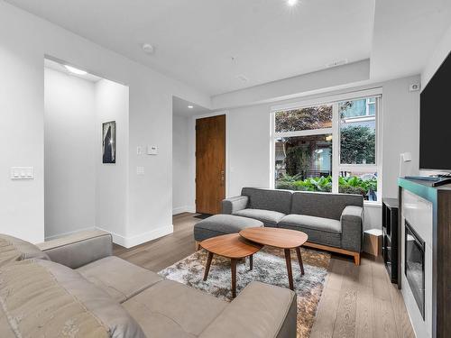 5516 Oak Street, Vancouver, BC 