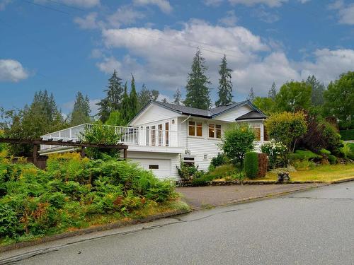 1005 Beaumont Drive, North Vancouver, BC 