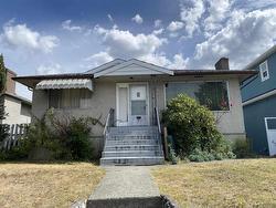 5784 CLARENDON STREET  Vancouver, BC V5R 3K5