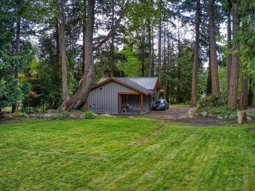 7858-7860 Redrooffs Road, Halfmoon Bay, BC 