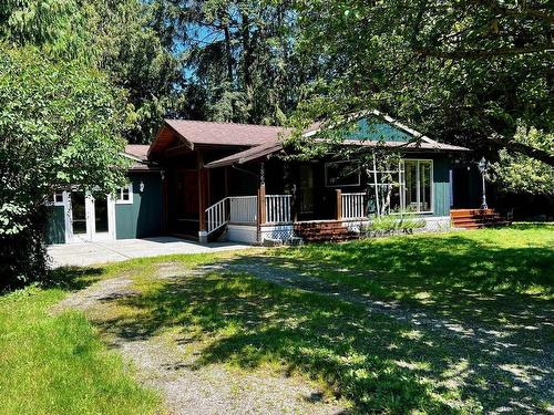 7858-7860 Redrooffs Road, Halfmoon Bay, BC 