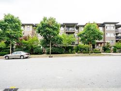 213 3156 DAYANEE SPRINGS BOULEVARD  Coquitlam, BC V3E 0B7